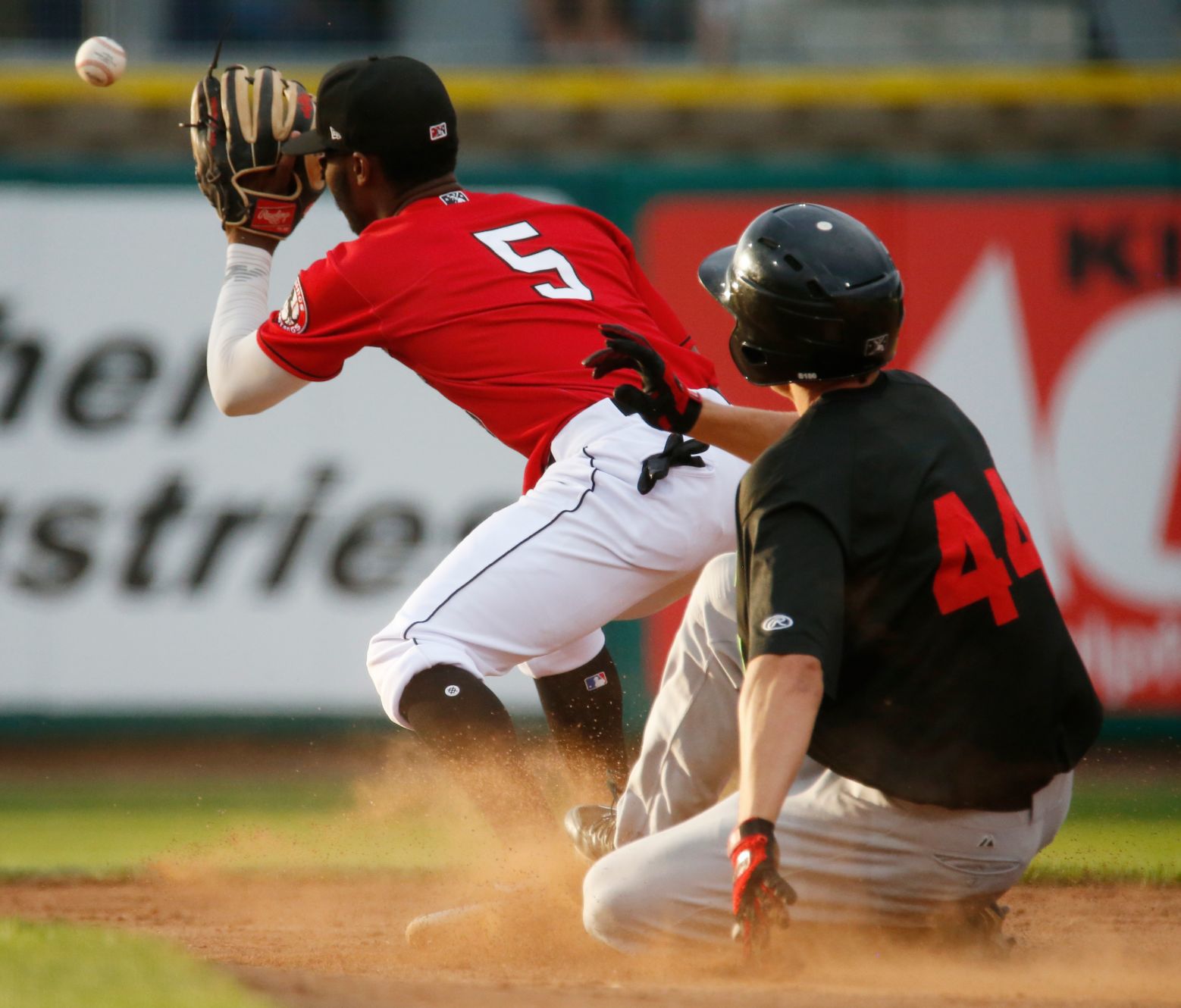 Mustangs vs. Voyagers